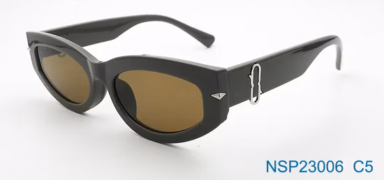 Ouyuan Nueva forma ovalada de plástico de moda con decoración de metal Gafas de sol para mujer